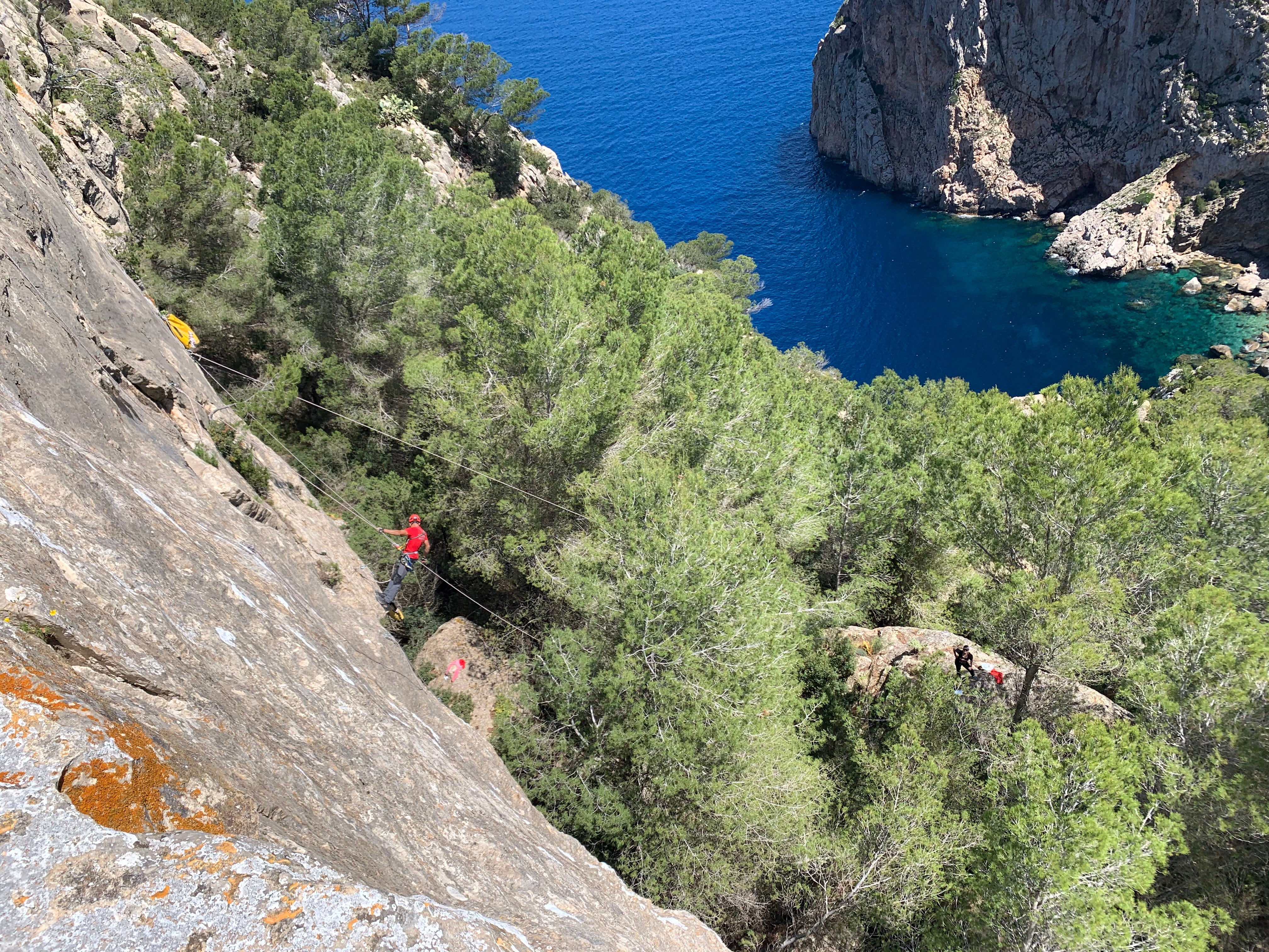 Los bomberos de Ibiza se especializan en rescate vertical Los bomberos de Ibiza se especializan en rescate vertical