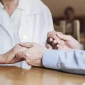 Gracias a la vacunación, los brotes en las residencias son más leves Gracias a la vacunación, los brotes en las residencias son más leves