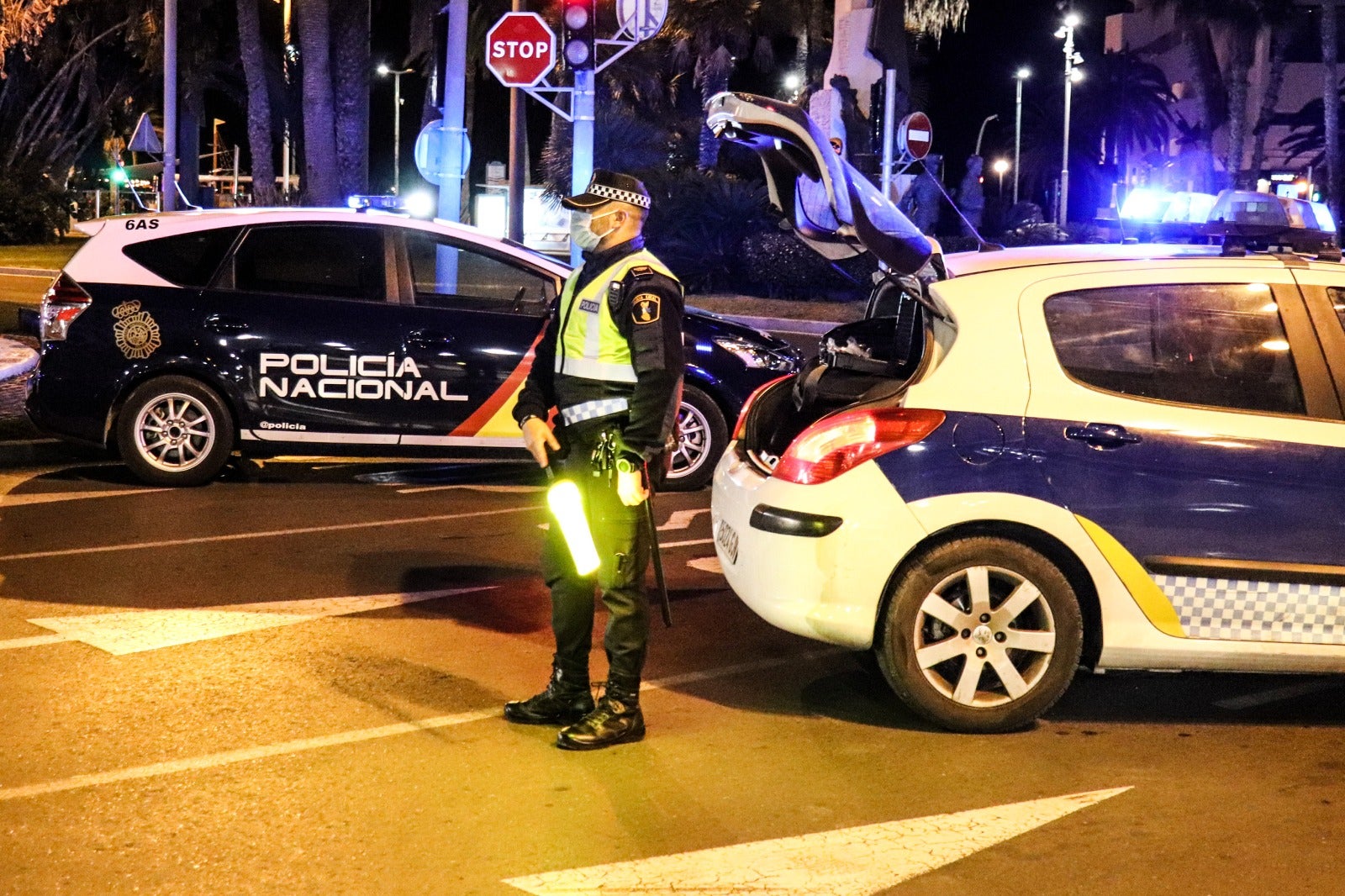 Cuatro detenidos y una agente herida en Alicante tras un altercado en un local sin licencia Cuatro detenidos y una agente herida en Alicante tras un altercado en un local sin licencia