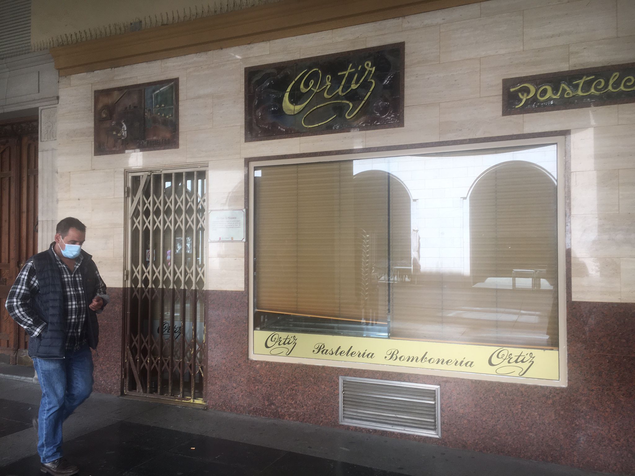 Adiós a las glorias y a la Corona de San Vicente de Pastelería Ortíz Adiós a las glorias y a la Corona de San Vicente de Pastelería Ortíz