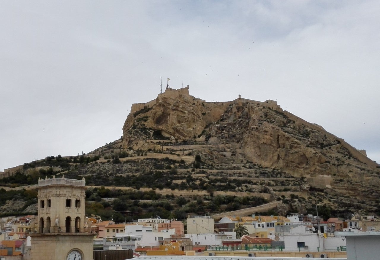 Ya funciona la aplicación para comprar la entrada del ascensor del castillo de Santa Bárbara Ya funciona la aplicación para comprar la entrada del ascensor del castillo de Santa Bárbara