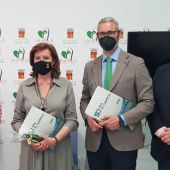 La alcaldesa de Almoradí, María Gómez, firma un convenio de colaboración que permite a los alumnos del centro de formación El Campico realizar sus prácticas en el Ayuntamiento de Almoradí