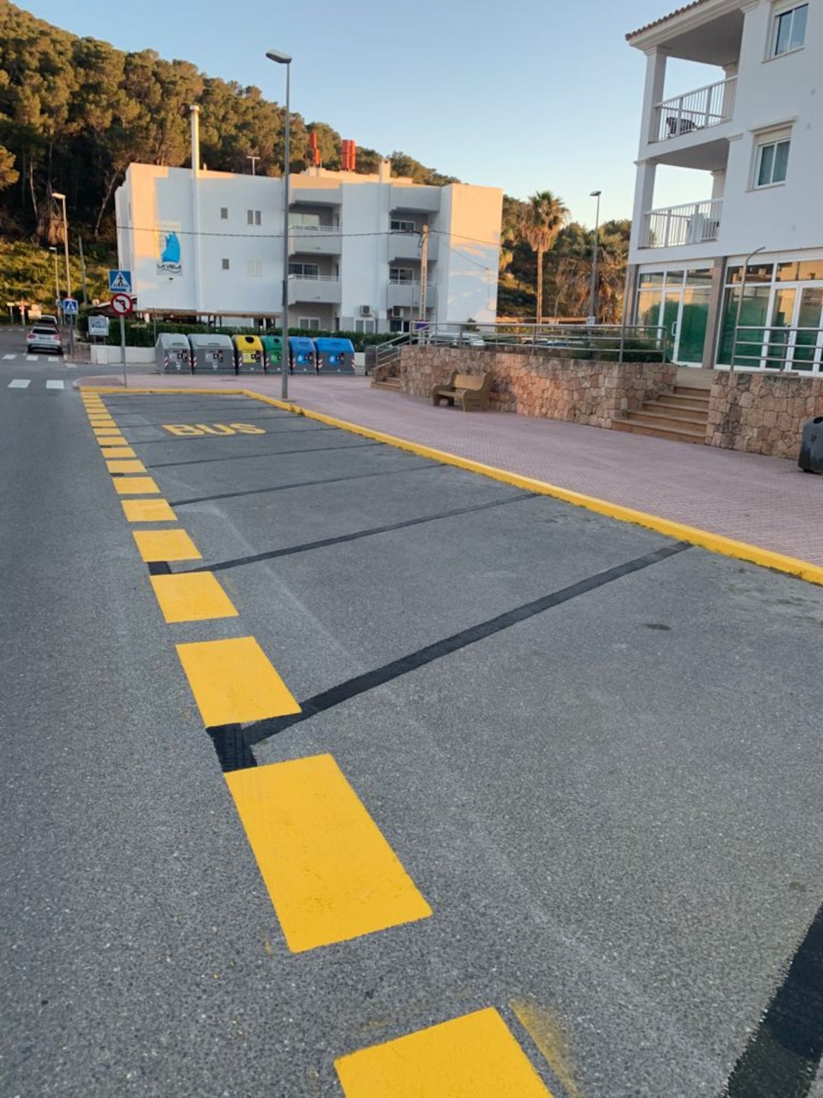 Reubican la parada de autobuses de Cala Llonga Reubican la parada de autobuses de Cala Llonga