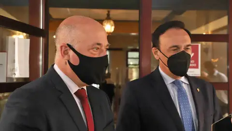 El presidente de la Diputación, Antonio Ruiz y el Rector de la UCO, José Carlos Gómez Cátedra Repobla