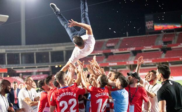 El Granada CF despide entre lágrimas a Diego Martínez. Onda Deportiva Granada 28/05/2021 El Granada CF despide entre lágrimas a Diego Martínez. Onda Deportiva Granada 28/05/2021