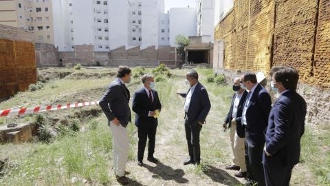 primera piedra de edificio de viviendas
