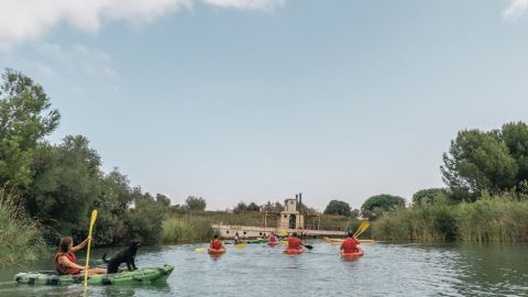 Practicando deporte n&aacute;utico en el lago de Arcos 