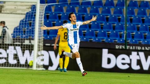 Rub&eacute;n Pardo celebra un gol