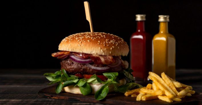 Esta propuesta de comida rápida es uno de los alimentos más pedidos en todo el mundo, aunque su origen es un poco incierto Esta propuesta de comida rápida es uno de los alimentos más pedidos en todo el mundo, aunque su origen es un poco incierto