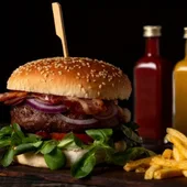 Esta propuesta de comida rápida es uno de los alimentos más pedidos en todo el mundo, aunque su origen es un poco incierto Esta propuesta de comida rápida es uno de los alimentos más pedidos en todo el mundo, aunque su origen es un poco incierto