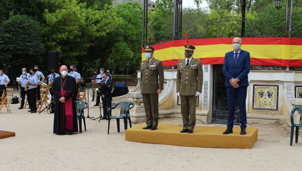 Un momento del acto, durante el himno nacional 
