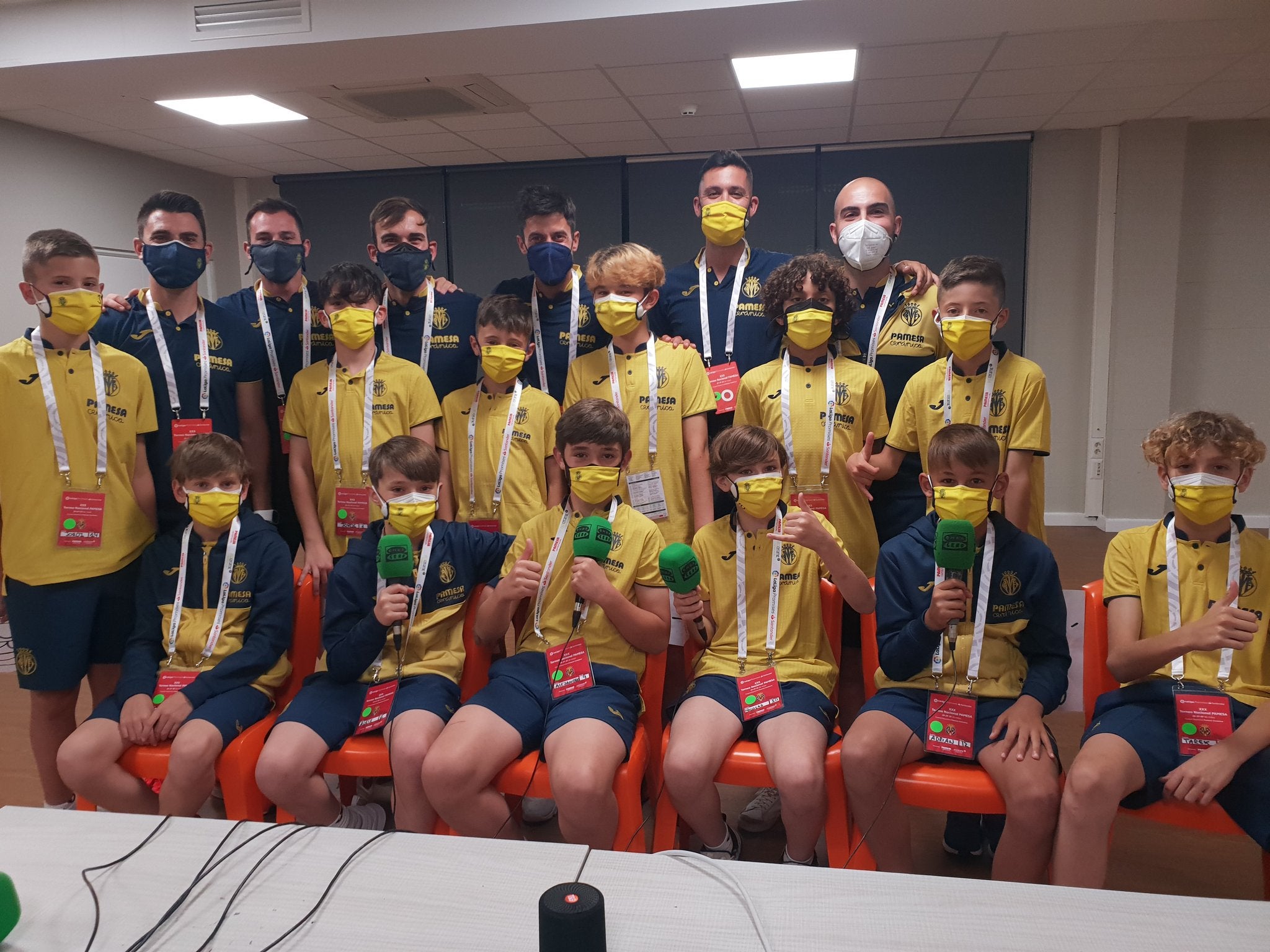 Fernando Roig se somete a las preguntas de los alevines del Villarreal Fernando Roig se somete a las preguntas de los alevines del Villarreal