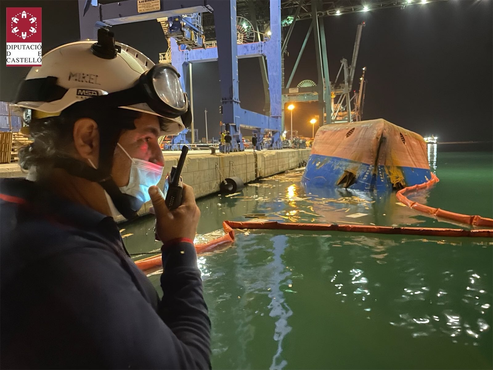 Reanudan la búsqueda del segundo desaparecido tras volcar un buque de carga en el puerto de Castellón Reanudan la búsqueda del segundo desaparecido tras volcar un buque de carga en el puerto de Castellón