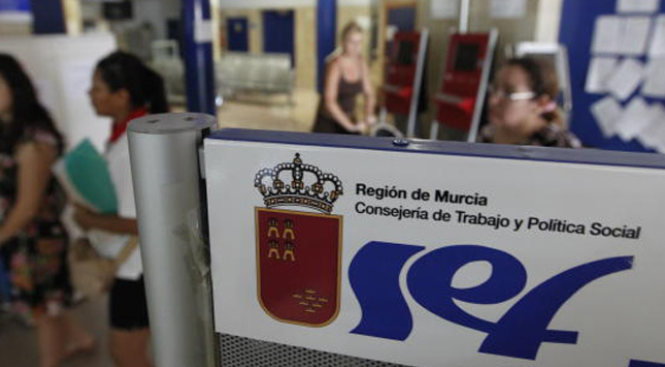 Trabajadores del SEF advierten del despido inminente de 35 orientadores si el gobierno regional no renueva un programa Trabajadores del SEF advierten del despido inminente de 35 orientadores si el gobierno regional no renueva un programa