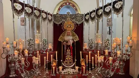Altar de La Caridad en la Iglesia de San Juan Altar de La Caridad en la Iglesia de San Juan