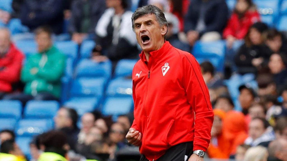 Pacheta, Mendilíbar o algún otro que aún desconocemos, apuntan a suceder a Diego Martínez al frente del Granada CF Pacheta, Mendilíbar o algún otro que aún desconocemos, apuntan a suceder a Diego Martínez al frente del Granada CF