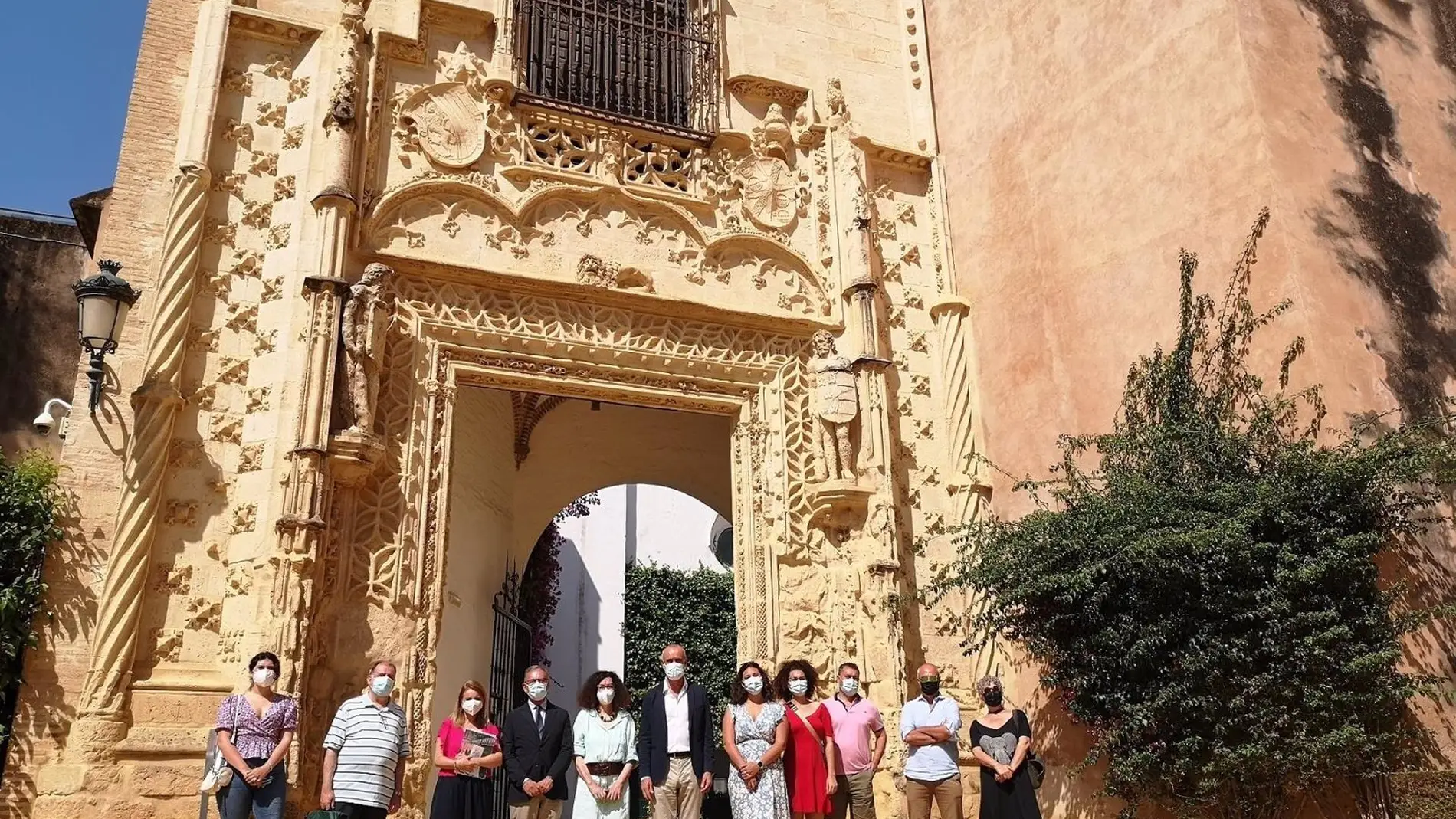 El delegado de Hábitat Urbano, Cultura y Turismo durante una visita al Alcázar de Sevilla