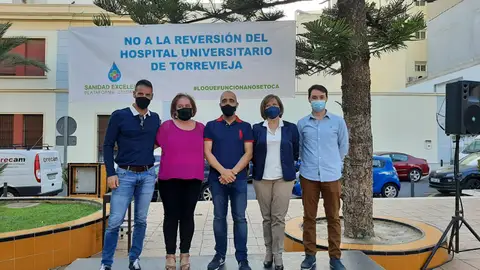 En primer lugar se mostró el apoyo de todos los presentes a los 3.000 sanitarios que en mitad de un proceso de vacunación masiva han sido despedidos por la Generalitat sanidad