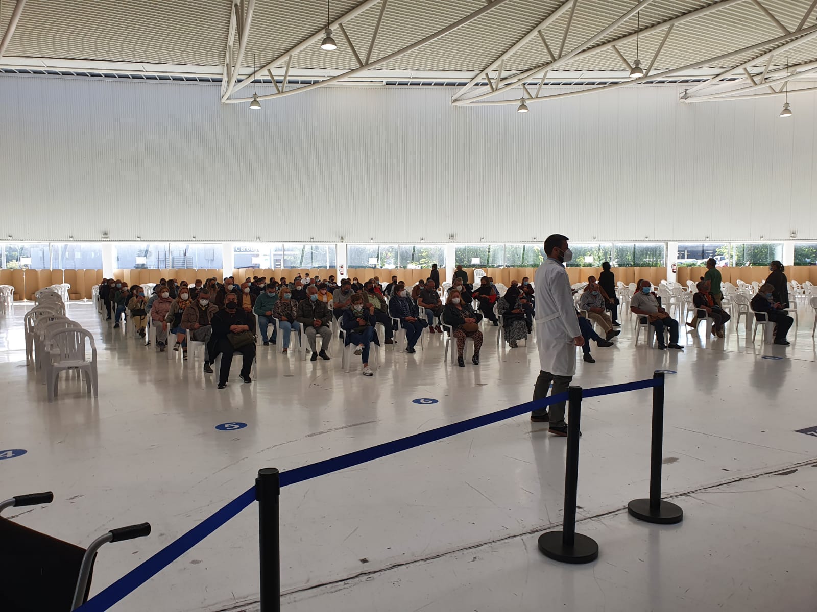 El Sergas cita hoy en A Coruña a diez mil personas que recibirán la vacuna de Janssen El Sergas cita hoy en A Coruña a diez mil personas que recibirán la vacuna de Janssen