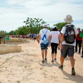 El pasado sábado, más de sesenta voluntarios medioambientales -acompañados de Protección Civil- se repartieron en cuatro tramos la ruta para llevar a cabo la primera jornada de “Plogging” 