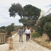“Entre los Senderos Azules galardonados este año se encuentra el sendero “Paseo Cabo Roig” que recorre dos kilómetros del litoral oriolano, entre La Caleta y Cala Capitán “Entre los Senderos Azules galardonados este año se encuentra el sendero “Paseo Cabo Roig” que recorre dos kilómetros del litoral oriolano, entre La Caleta y Cala Capitán