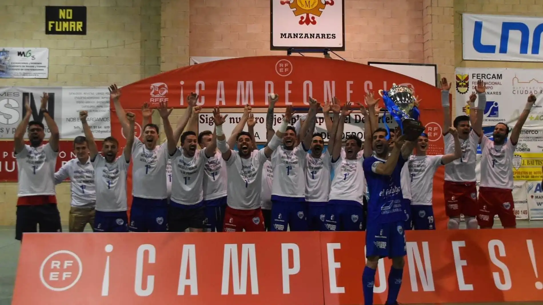 El Manzanares celebró el ascenso y el campeonato de Segunda División