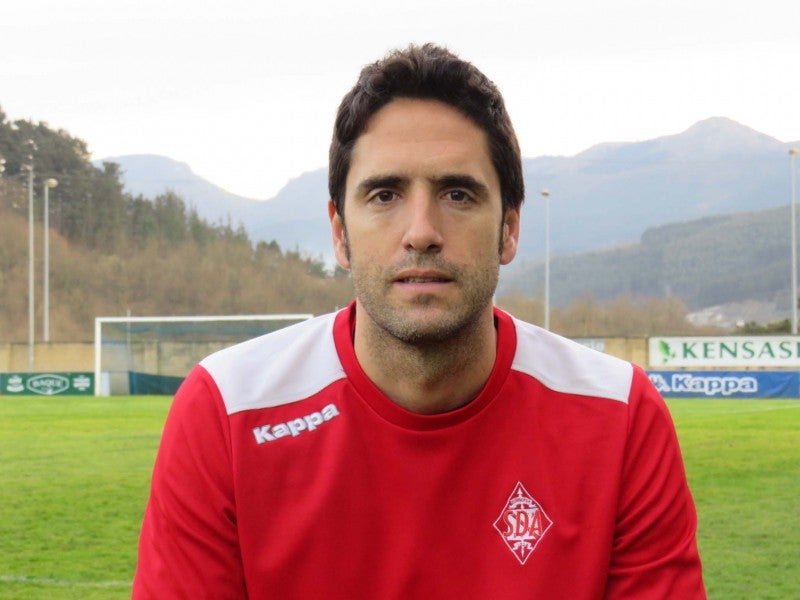 Iñigo Vélez de Mendizabal: "Tengo una ilusión increíble por entrenar en Segunda División" Iñigo Vélez de Mendizabal: "Tengo una ilusión increíble por entrenar en Segunda División"