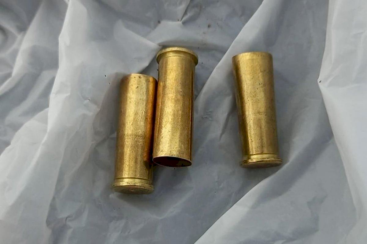 Un concejal de Compromís en Caudiel denuncia amenazas al aparecer 3 balas en uno de sus huertos Un concejal de Compromís en Caudiel denuncia amenazas al aparecer 3 balas en uno de sus huertos