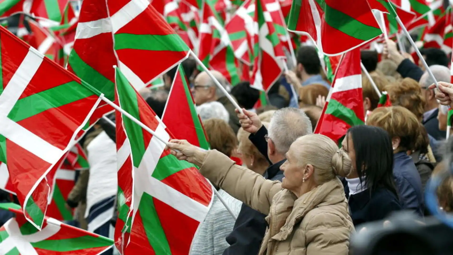 Un 21% de los vascos está a favor de la independencia en Euskadi rente a un 41% que la rechaza. 