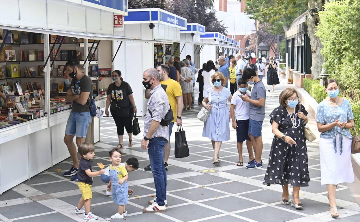 Facua traslada a Consumo que la diputación no permitiera pagar en metálico en su stand en la Feria del Libro de Badajoz Facua traslada a Consumo que la diputación no permitiera pagar en metálico en su stand en la Feria del Libro de Badajoz