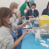 Un punto de vacunación de Alicante en plena actividad