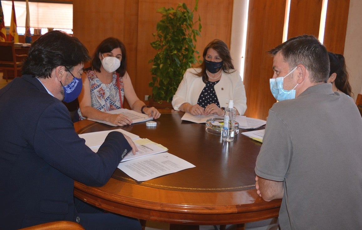 El ayuntamiento achaca a la consellería de Educación los defectos en el IES Virgen del Remedio por falta de mantenimiento El ayuntamiento achaca a la consellería de Educación los defectos en el IES Virgen del Remedio por falta de mantenimiento