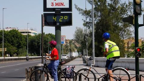 Term&oacute;metro en el Puente de San Rafael de C&oacute;rdoba.