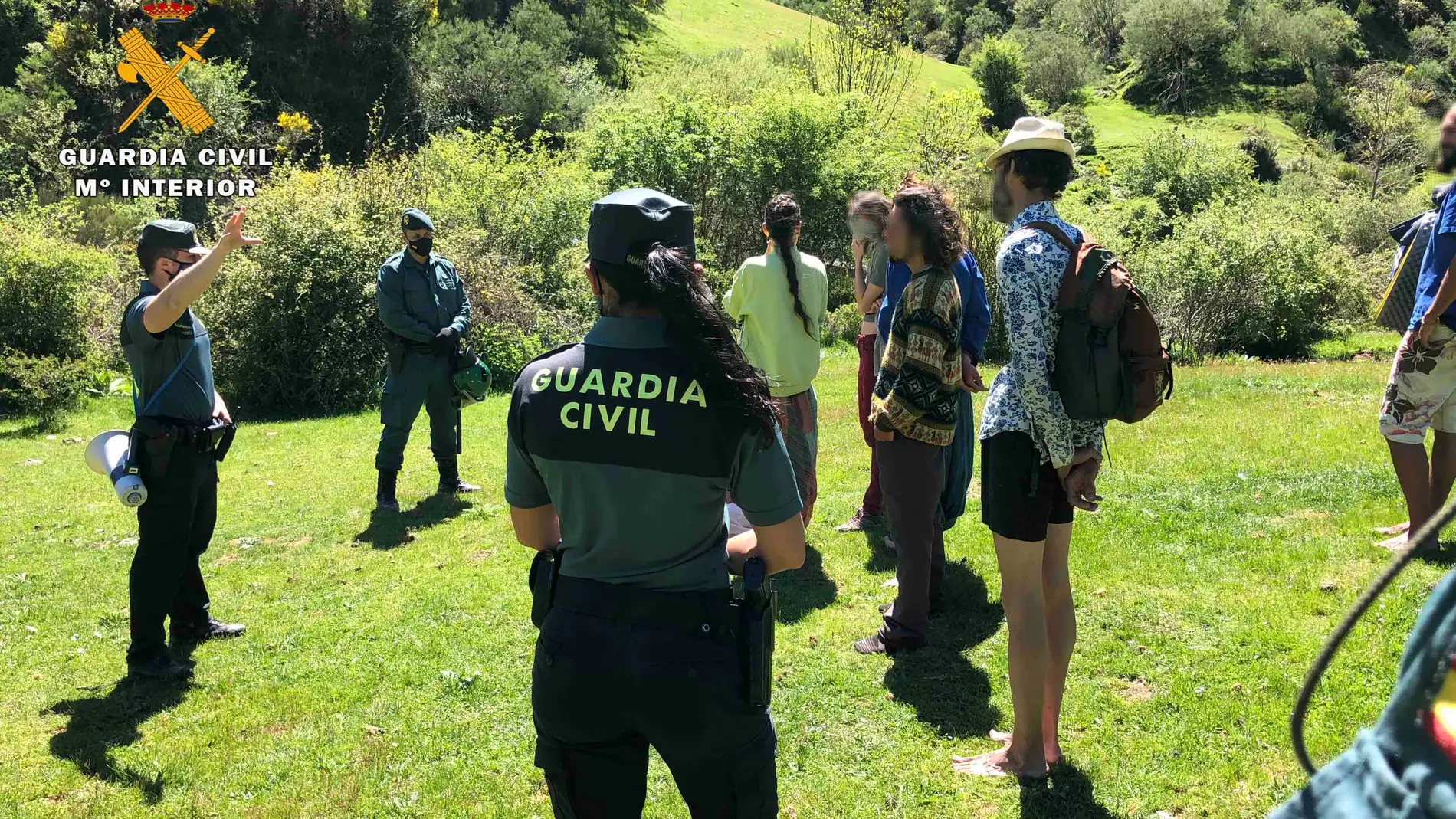 La Guardia Civil sanciona a 76 hippies acampados en la sierra