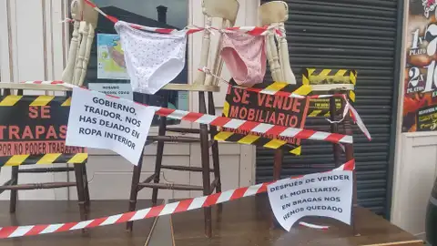 Esta mañana sacaron la ropa interior a la calle Protestas de los hosteleros de Viveiro