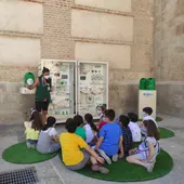 Escolares de Valdepeñas participan en la campaña de Ecovidrio Escolares de Valdepeñas participan en la campaña de Ecovidrio