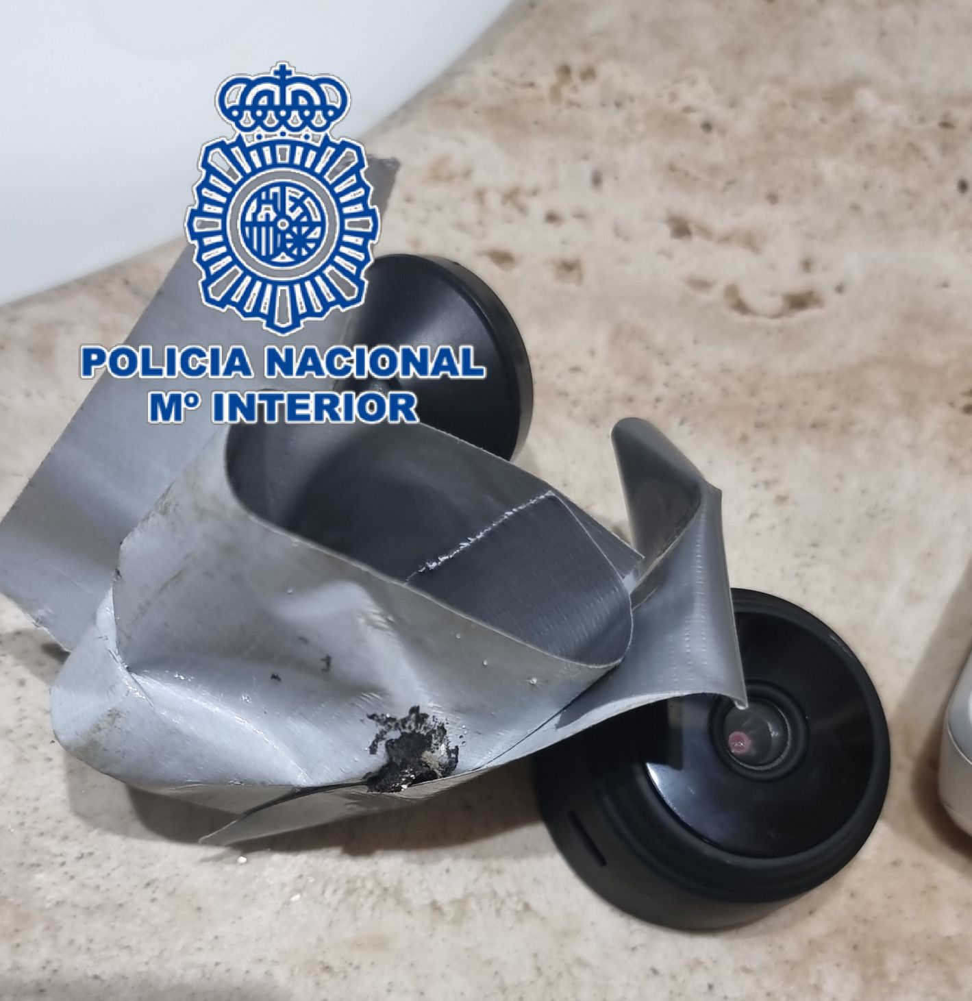 Detenido por instalar una cámara espía en el cuarto de baño de su ex pareja Detenido por instalar una cámara espía en el cuarto de baño de su ex pareja