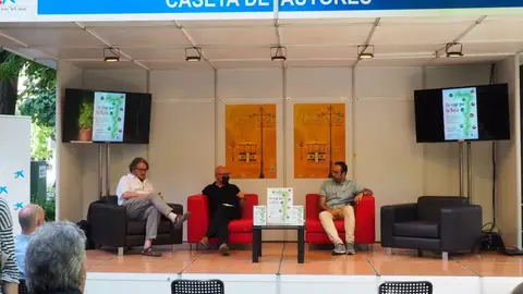 El escritor Alonso de la Torre recorre más de mil kilómetros de la frontera hispano-lusa en 'Un viaje por la Raya' El escritor Alonso de la Torre recorre más de mil kilómetros de la frontera hispano-lusa en 'Un viaje por la Raya'