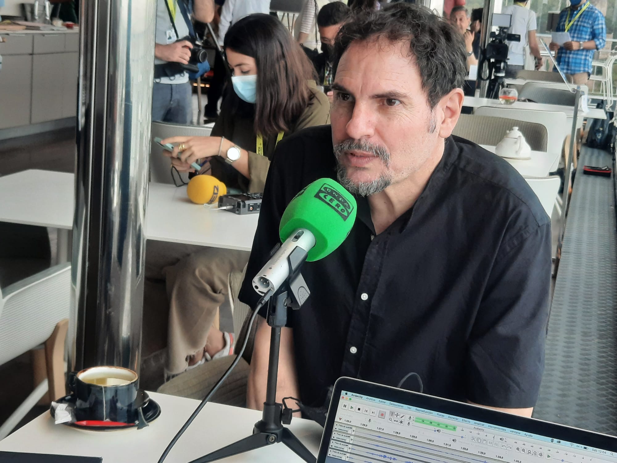Carlos Cuarón: "La conexión a los móviles nos separa, no estamos en el aquí y ahora" Carlos Cuarón: "La conexión a los móviles nos separa, no estamos en el aquí y ahora"