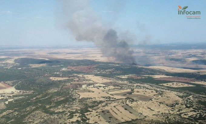 Una cosechadora ha podido ser la causante del incendio de Corral de Calatrava Una cosechadora ha podido ser la causante del incendio de Corral de Calatrava