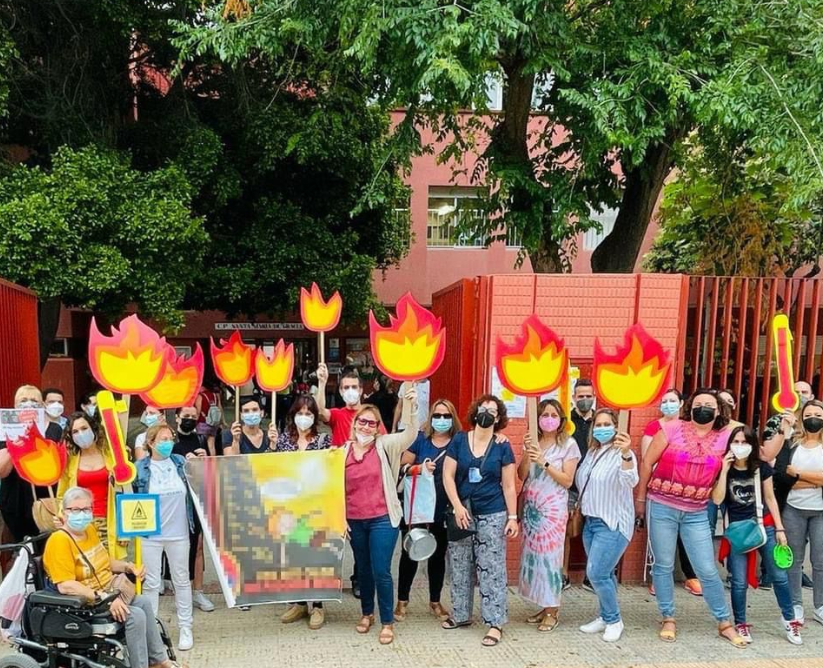 Tras casi tres años, Educación sigue sin sustituir la peligrosa instalación eléctrica del colegio Santa María de Gracia Tras casi tres años, Educación sigue sin sustituir la peligrosa instalación eléctrica del colegio Santa María de Gracia