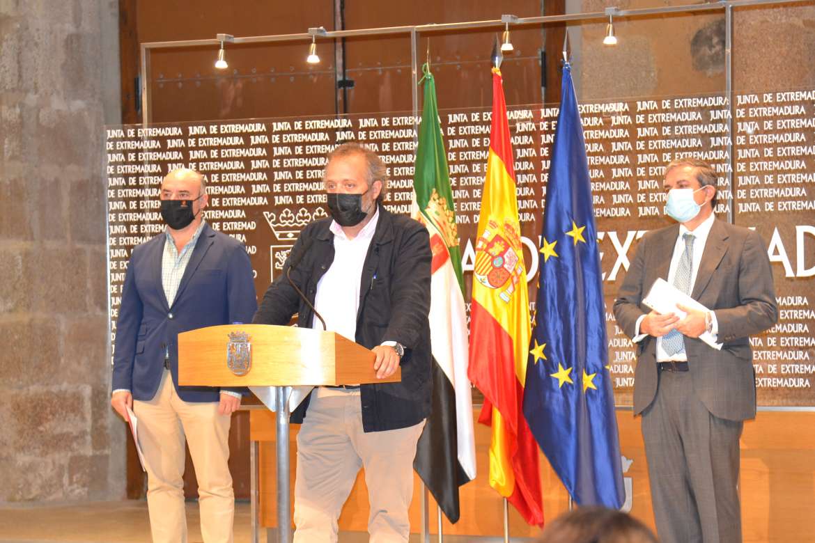 Junta y Cámaras de Comercio impulsan un plan para la transformación digital de 25.000 empresas de Extremadura Junta y Cámaras de Comercio impulsan un plan para la transformación digital de 25.000 empresas de Extremadura