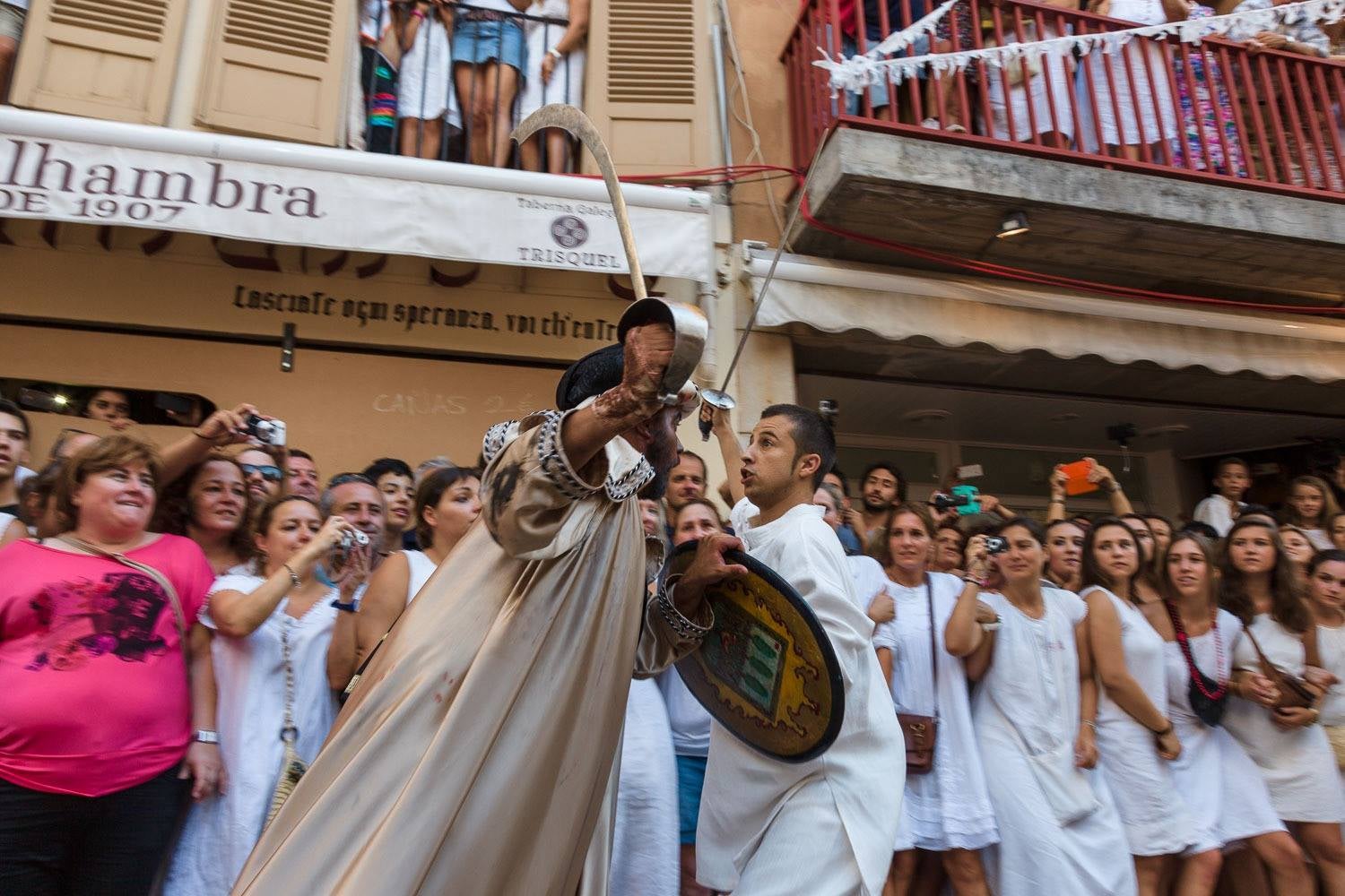 Mallorca recupera las verbenas pero no Es Firó, la Patrona ni el Much Mallorca recupera las verbenas pero no Es Firó, la Patrona ni el Much