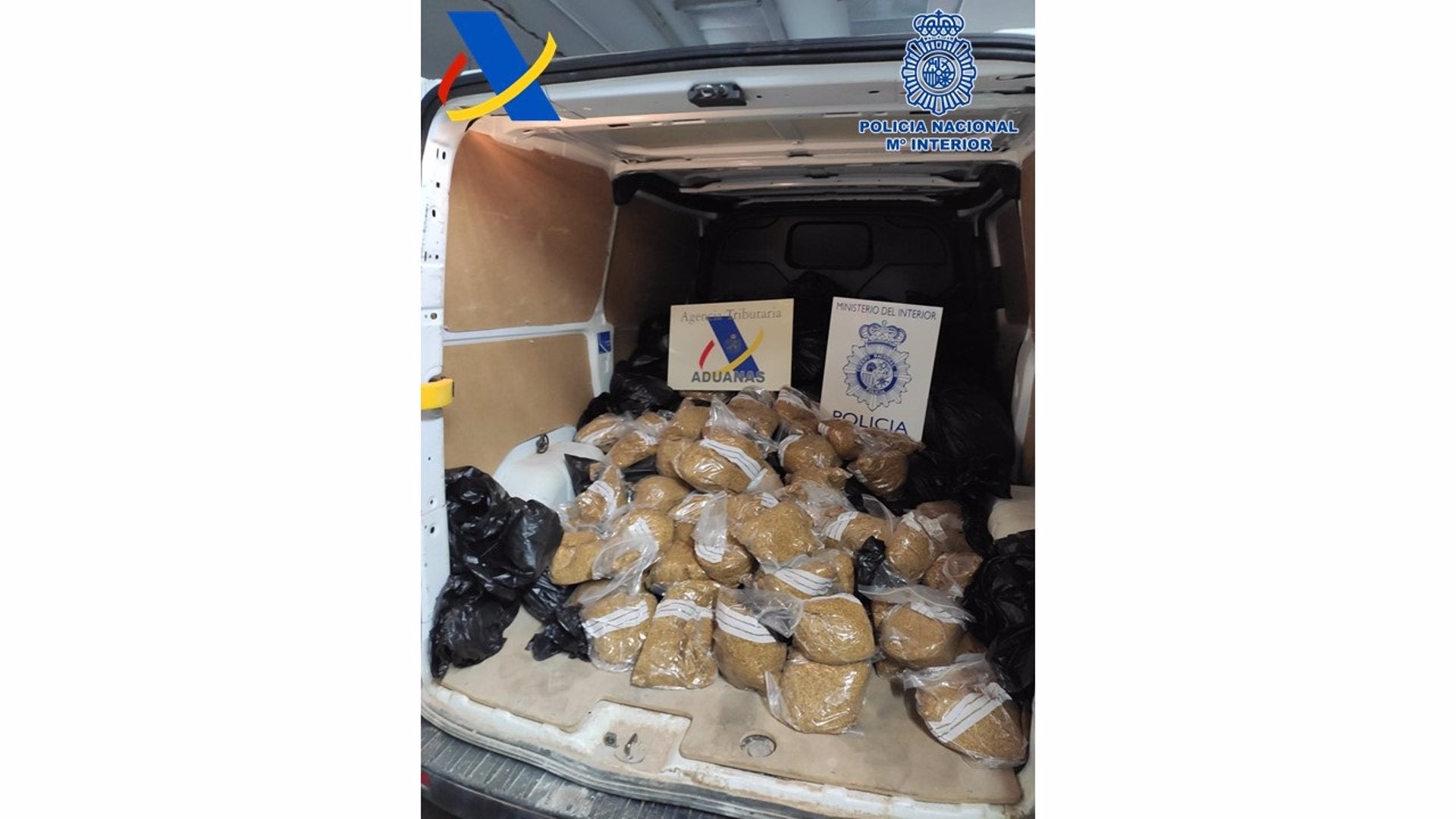 Intervenidos 500 kilos de picadura de tabaco en Badajoz que se pretendía introducir en el mercado ilegal Intervenidos 500 kilos de picadura de tabaco en Badajoz que se pretendía introducir en el mercado ilegal