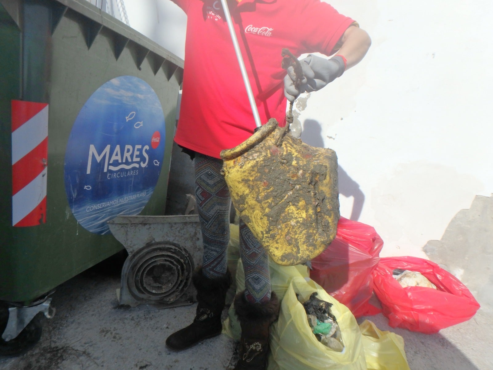 La flota de arrastre continúa en la lucha contra las basuras marinas tras un mes de parada en las costas de Málaga La flota de arrastre continúa en la lucha contra las basuras marinas tras un mes de parada en las costas de Málaga