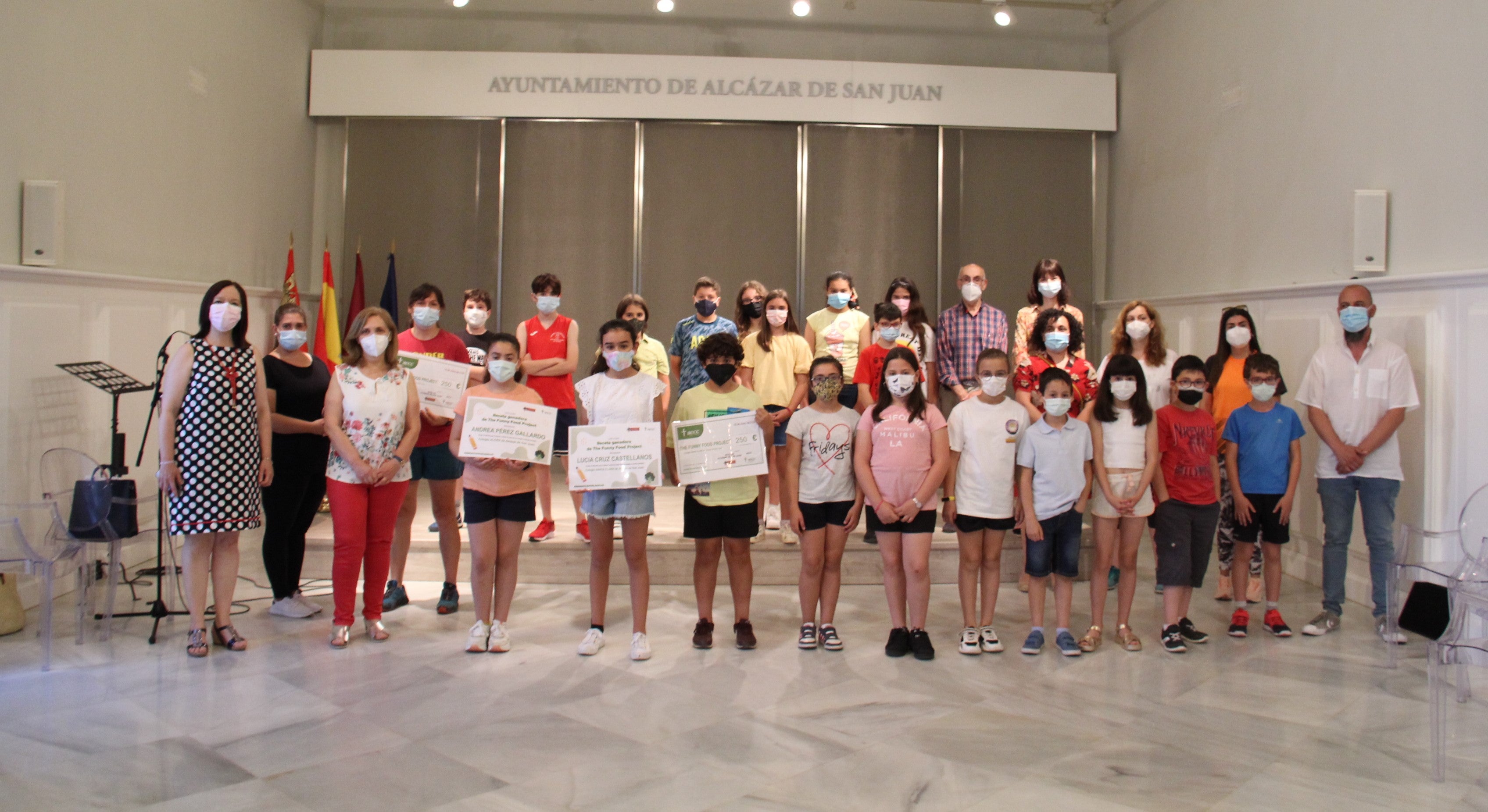 El Ayuntamiento de Alcázar y la Asociación Española contra el Cáncer entregan los premios del concurso “Funny Food Project” El Ayuntamiento de Alcázar y la Asociación Española contra el Cáncer entregan los premios del concurso “Funny Food Project”