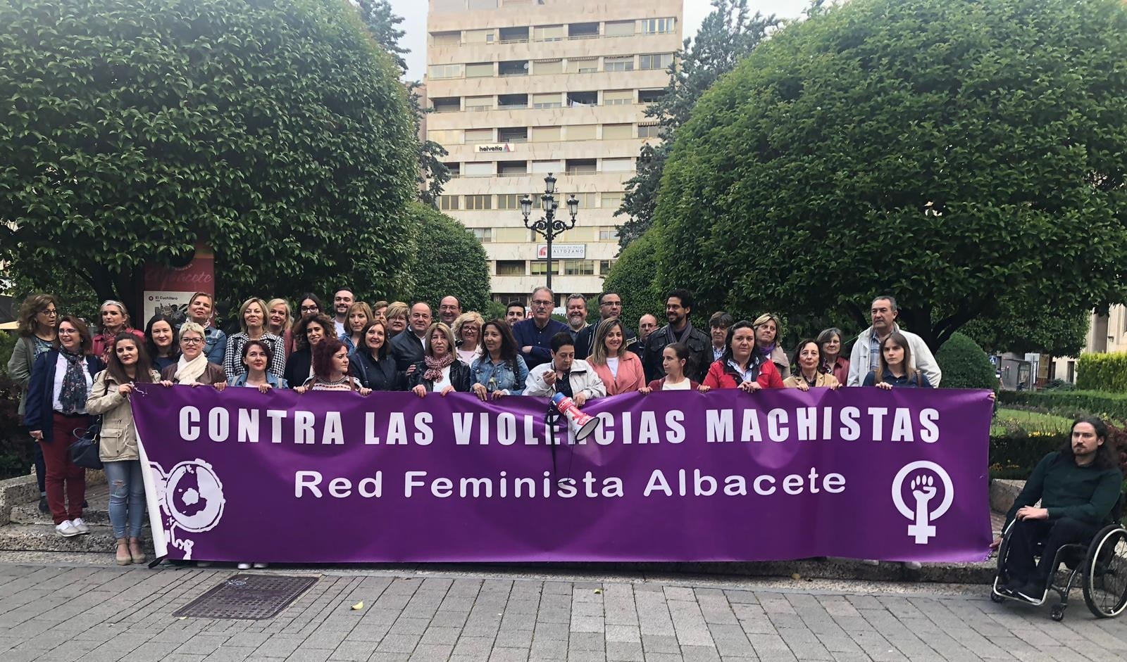 Concentración feminista en la plaza del Altozano en repulsa de los asesinatos machistas de las últimas horas Concentración feminista en la plaza del Altozano en repulsa de los asesinatos machistas de las últimas horas