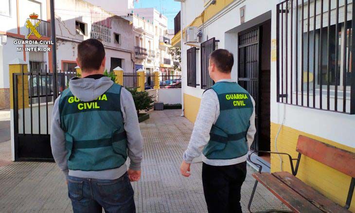 La Guardia Civil desarticula un grupo criminal dedicado a la venta y distribución de drogas y menudeo en la localidad de Isla Cristina y zonas próximas La Guardia Civil desarticula un grupo criminal dedicado a la venta y distribución de drogas y menudeo en la localidad de Isla Cristina y zonas próximas