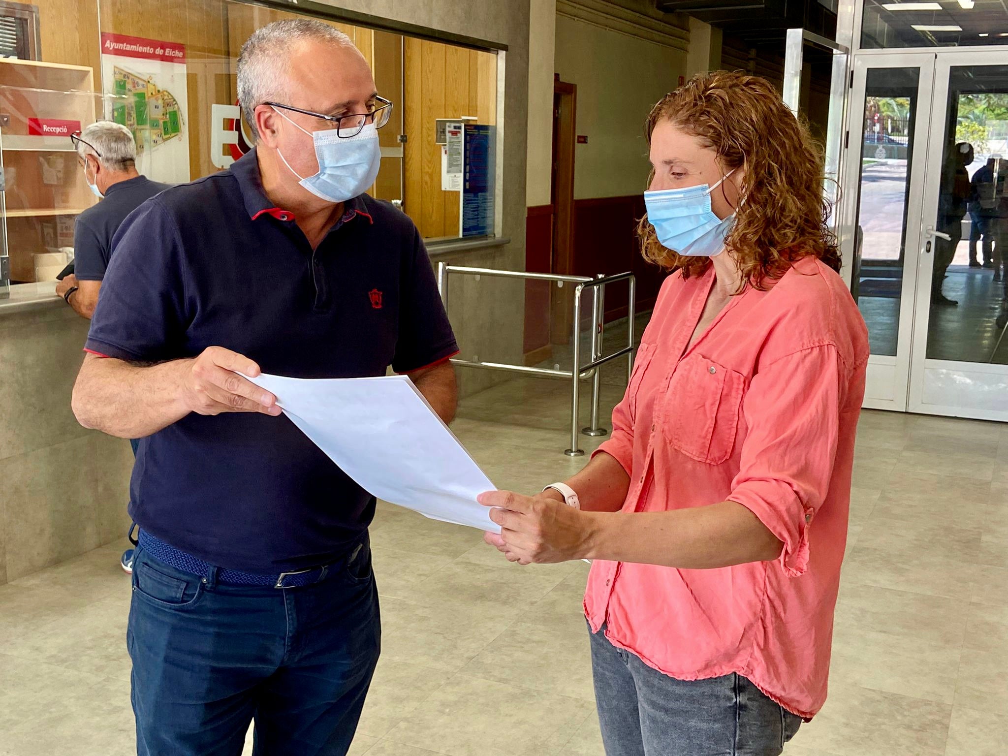 Esther Menárguez: "Mantendremos el bloque del ascenso y haremos cinco fichajes que aporten experiencia" Esther Menárguez: "Mantendremos el bloque del ascenso y haremos cinco fichajes que aporten experiencia"