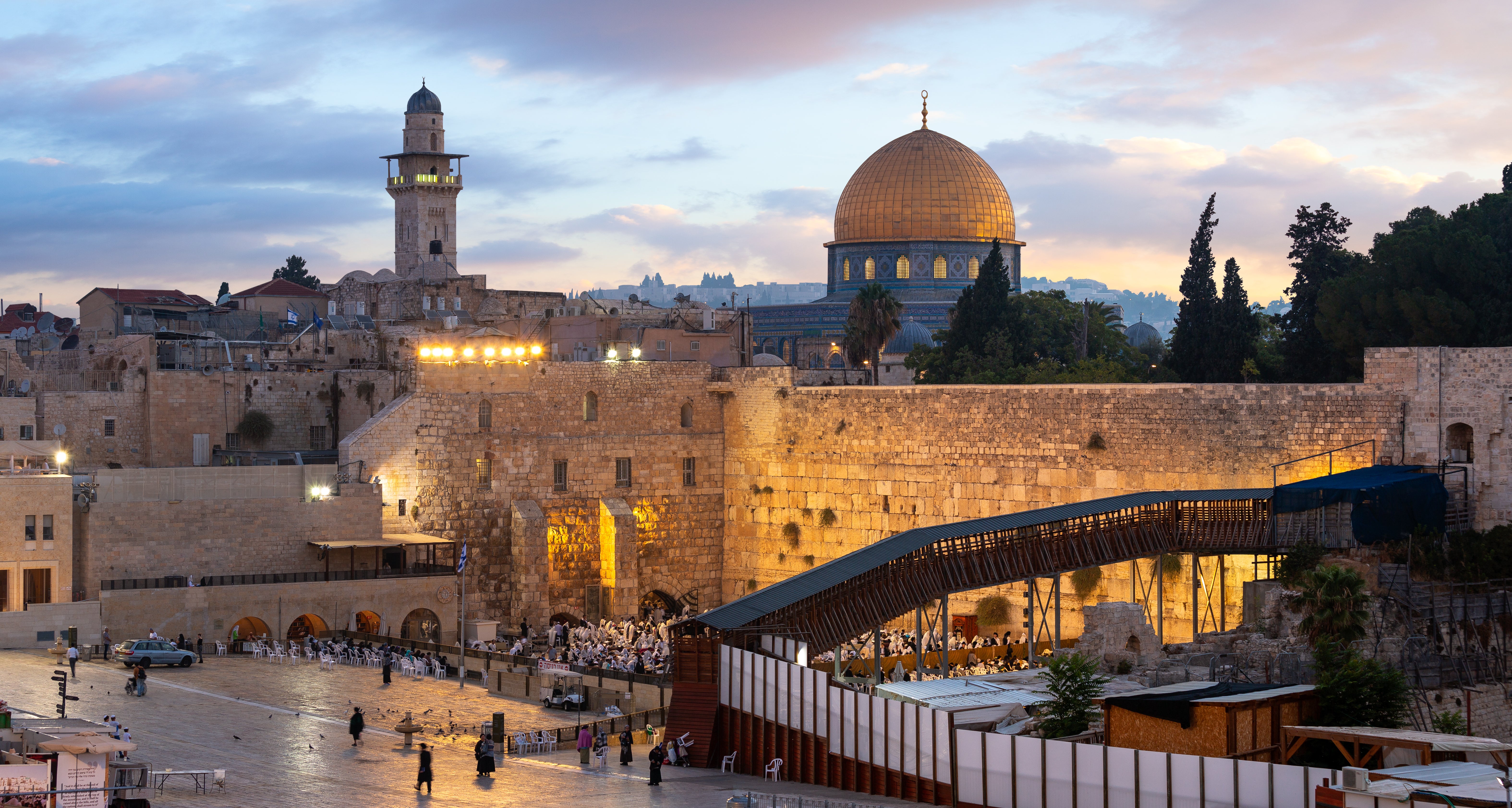 Mikel Ayestaran: "En Jerusalén viven juntos pero de espaldas unos a otros" Mikel Ayestaran: "En Jerusalén viven juntos pero de espaldas unos a otros"